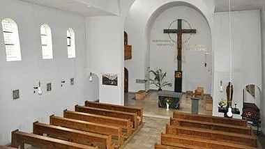 Wolfen, Innenansicht der Kirche zum Hl. Kreuz